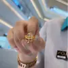 Anillo de Corona de Lujo Ligero para Mujer, Palacio Retro Color Oro, Anillo de Diseño de Nicho Exquisito y de Alta Gama 2025 Versátil Estilo Nuevo