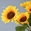 Simulación pequeño girasol de 3 cabezas sala de estar comedor decoración accesorios para fotografía ceremonia de inauguración flor de mano centro comercial modelado de paisaje