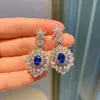 Nuevo conjunto de joyería de pendientes colgantes de lujo incrustados de diamantes azul zafiro retro estilo europeo y americano para mujer