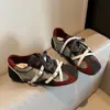 Zapatillas de entrenamiento alemanas de color block retro para mujer, nuevo modelo de otoño 2026, con cordones, suela plana, versátiles, deportivas casuales, a la moda