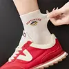 Meias Brancas de Cano Médio para Outono para Mulheres, Amigáveis à Pele, Respiráveis, Confortáveis, Fofas, Casuais, Versáteis