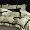 Juego de ropa de cama de invierno súper suave, con una colección de cuatro piezas de terciopelo de leche, nuevo estilo 2025, con funda de edredón de felpa engrosada, sábana plana y sábana bajera