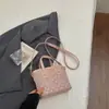 Bolsa feminina de alta qualidade transfronteiriça 2026 nova moda tendência primavera-verão requintada super popular bolsa de ombro transversal tipo balde
