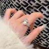 Anillo de Leopardo de Dinero con Incrustaciones de Diamantes de Alta Gama 2024 para Mujer, Lujo Ligero, Nicho, Elegante, Anillo de Dedo de Perla