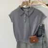 Elegante top de punto de color liso con cuello polo y manga corta para mujer, nuevo modelo verano 2026, camiseta ajustada y estilizada