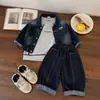 Conjunto nuevo para niños 2026, chaqueta de mezclilla para niño estilo retro workwear con diseño de costuras visibles y pantalones de mezclilla de pierna ancha