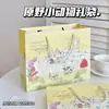 Libro Rojo Explosiones Bolsa de Regalo Día del Niño Bolso de Cartón Rígido Sentido Avanzado Regalo de Cumpleaños Bolsa de Papel Logo