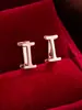 Pendientes de botón casuales de moda populares, creativos, con diseño de letra, simples, versátiles para el día a día, de alta calidad, lujo ligero