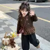 Roupas de Outono para Meninas 2026 Novo Estilo Coreano Estilo Pequeno Chanel Cardigan de Lã com Renda para Bebês Top Elegante Versátil Tendência