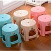 Fábrica por atacado engrossado doméstico plástico baixo banqueta sala de estar simples banqueta jardim de infância crianças banqueta redonda cadeira de troca de sapatos