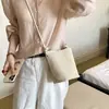 Bolsa de Balde Tecida Minimalista de Alto Padrão de Design de Nicho para Mulheres 2026 Novo Modelo Bolsa para Celular Versátil Ombro Transversal Pequena