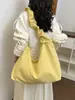 Bolso de axila de gran capacidad estilo coreano para mujer, nuevo modelo 2026, bolso simple de lona de nylon, bolso de hombro y cruzado plisado