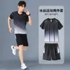 Ropa de fitness para hombre, camiseta de manga corta de seda helada, traje deportivo de verano de secado rápido, baloncesto, pantalones cortos para correr por la mañana, sala de entrenamiento