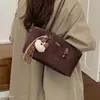 Bolsa tote casual, estilo retrô, grande capacidade, versátil, adequada para o outono, bolsa de ombro único para o dia a dia, nova bolsa feminina de camurça, 2026