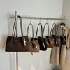 Bolso de Mano Vintage de Gamuza Mate para Mujer, Bolso Tote de Hombro Versátil de Moda con Gran Capacidad, Comercio Exterior Transfronterizo