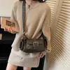 Bolsa de Moto Retrô Nicho Nova da Moda Primavera 2026, Bolsa de Ombro Transversal de Grande Capacidade Elegante para o Dia a Dia