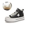 Tênis Branco de Cano Alto em Couro Bovino de Primeira Camada para Mulheres, Novo Lançamento Primavera 2026 Versátil Casual com Sola Grossa, Sapatos Femininos Fashionáveis que Aumentam a Altura
