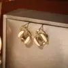 Brincos Geométricos Tendência Estilo Influenciador com Concha Triturada e Zircônia, com Toque de Luxo, Fashion, Exquisitos, Versáteis e Estilosos