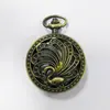 Venta al por mayor del fabricante Tapa abatible hueca retro Reloj de bolsillo Creativo Reloj para hombre y mujer Estudiante Reloj de cuarzo Reloj para colgar para ancianos Esfera grande
