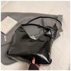 Bolsa de Couro Retrô High-End Transfronteiriça para Mulheres 2026 Nova Bolsa Transversal de Grande Capacidade Bolsa de Ombro para o Trabalho