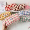Temporada de Regreso a Clases Estilo Crema Dibujo Animado Cuadros Estuche para Lápices Bolsa de Almacenamiento de Papelería para Niña Estuche para Lápices de Aspecto Elegante para Estudiante Bolsa de Cosméticos