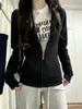 Moletom feminino de outono preto slim fit, top fino de manga comprida que afina a cintura, novo estilo para o início do outono de 2026 para looks de trilha