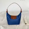 Bolsa de nailon tipo dumpling para mujer, nuevo bolso de mano versátil ligero y simple 2026, bolso de hombro de alta gama con bloques de color para el día a día