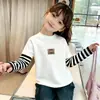 Camiseta Patchwork de Algodão Puro para Meninas com Gola Redonda e Manga Longa 2026 Primavera/Outono Novo Estilo Fino Tamanho Médio/Grande Infantil Desenho Animado Versátil