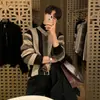 Suéter de rayas con cuello en V para hombre, otoño e invierno, estilo coreano, holgado, color de contraste, jersey de manga larga, suéter a juego por color, para hombre, primavera y otoño