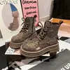 Botas Martin de peluche con forro de pedrería para mujer, nuevo modelo 2026, estampado de leopardo, llenas de pedrería, lujosas botas cortas con cordones, botas de plataforma gruesa estilo biker para mujer