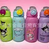 Venta al por mayor Taza de plástico mediana estándar Sanrio de 600 ml, Taza de agua para niños de gran capacidad, Taza con rebote de alta calidad, En stock