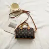 Nova bolsa de almofada de verão 2026, modelo popular online, bolsa mini da moda deste ano, bolsa de ombro e transversal, bolsa com monograma estilo celebridade