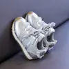 Zapatos para niñas, nueva colección otoño 2026, zapatillas casuales de encaje de lunares a la moda para niños, de suela suave, estilo popular