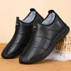 Processamento e Personalização de Sapatos de Algodão de Inverno Tamanho Grande Transfronteiriços para Homens, Quentes e Aveludados Espessos Sapatos Casuais de Couro, Antiderrapantes para Pessoas de Meia-Idade e Idosas
