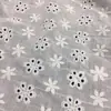 9088 Tela de Encaje Hueco de Algodón Margarita Hueca Top Camisa de Mujer Tela Bordada Blanca Fábrica Outlet