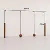 Tienda de Ropa Estante de Exhibición de Pared de Acero Inoxidable con Color de Grano de Madera Estante de Exhibición Perchero para Tienda de Ropa de Hombre y Mujer de Pie
