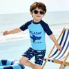 Nuevo traje de baño popular para niños, conjunto de traje de baño de manga corta para niños, traje de baño casual de comercio exterior para playa en Amazon