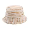 Chapéu de pescador listrado de zebra europeu e americano Amazon transfronteiriço para mulheres, chapéu quente protetor de orelha, chapéu de pescador de pelúcia de pele de coelho sintética, chapéu de inverno para mulheres
