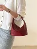 Bolsa de mão tipo balde em couro legítimo 2026 novo estilo mini hobo retrô bolsa de nicho de couro bovino de primeira camada transversal para mulheres