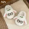 Pantufas de pelúcia de algodão fofas de desenho animado para mulheres no outono e inverno, com sola grossa, antiderrapantes, para uso em dormitório e em casa, forradas com fleece, quentes e macias