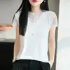 Elegante Camiseta Feminina de Renda Patchwork Estilo Francês, Decote V, Manga Curta, Preta, Slim Fit, Estilosa, com Mangas Levemente Franzidas