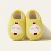Chinelos e sapatos de algodão com tema de animais de desenho animado, novo estilo infantil inverno 2026, adequados para uso interno e externo, antiderrapantes, leves e macios, para bebês e meninas