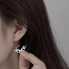 Pendientes de mariposa huecos de plata esterlina s925 con diseño de nicho, pendientes de temperamento único, pendientes de viento frío con hebilla de oreja, venta al por mayor
