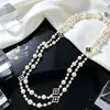 Elegante collar largo de perlas estilo coreano para mujer, versátil para otoño e invierno, exquisita cadena para suéter, colgante de letra simple y único, venta al por mayor