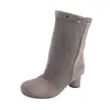 Novos sapatos femininos de outono de 2026, camurça lisa, de alta qualidade, nicho, versáteis, slip-on para o dia a dia, salto redondo, botas de moda que aumentam a altura