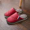 Pantuflas de Algodón para Mujer Invierno Pareja Hogareñas Impermeables Felpa de Cuero Cálidas Pantuflas de Algodón Color Sólido Antideslizantes Cuero PU Pantuflas Gruesas