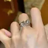 Anel de diamante brilhante de alta qualidade estilo vintage, luxo leve, retrô requintado, design de nicho único, criativo, moderno, anel versátil