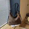 Bolsas de mano de moda transfronterizas para mujer, colección otoño 2026, con un diseño de alta gama, retro y único, incluyendo bolsos de hombro y mochilas