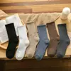 24 Meias Masculinas de Inverno Veludo Aconchegante Espessadas Algodão Felpudo Outono e Inverno Meias Listradas Masculinas Cor Lisa Meias de Cano Médio