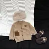 Cárdigan suéter de oso de dibujos animados estilo coreano para niños, abrigo de punto bordado para bebés y niños pequeños, ropa exterior linda para bebés para salir, moderno